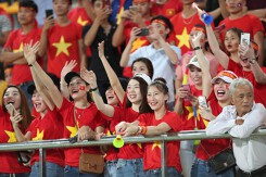 CĐV Việt Nam biến sân Lào thành 'chảo lửa Mỹ Đình'
