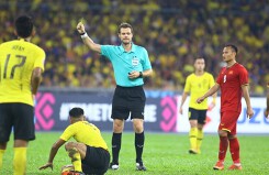 HLV của Malaysia ‘đổ thừa’ cầu thủ Việt Nam chơi xấu