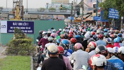 Lô cốt mọc lên cửa ngõ Sài Gòn kẹt cứng