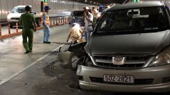 Chạy ngược chiều, ô tô gây tai nạn liên hoàn trong hầm vượt sông Sài Gòn