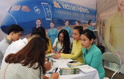 Sinh viên Ngoại thương đăng kí học làm phi công để có thu nhập 80 triệu/tháng