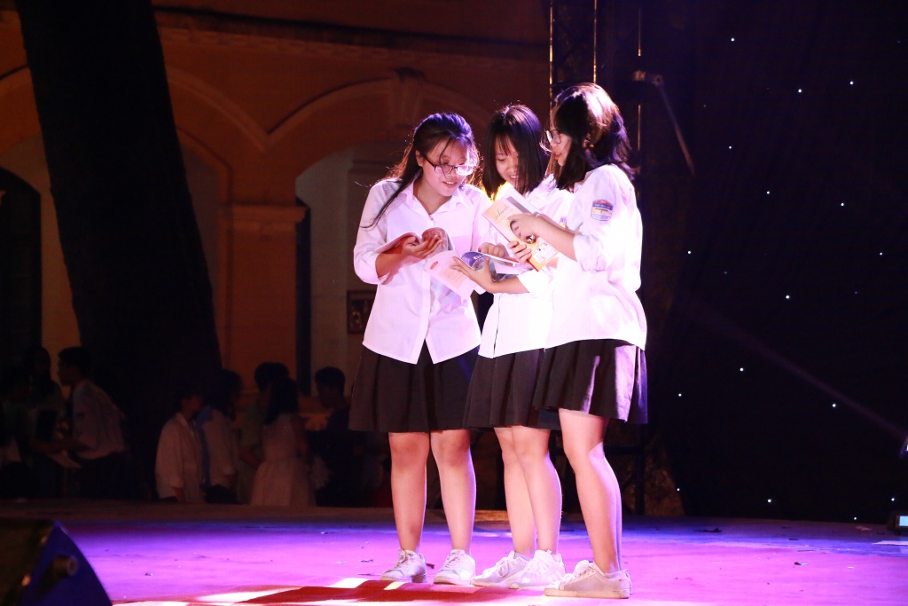 soi dong dem chung ket cuoc thi tai nang hoc sinh chu van an ngoi truong 110 tuoi