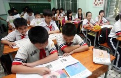 Sách giáo khoa riêng mòn mỏi chờ khung