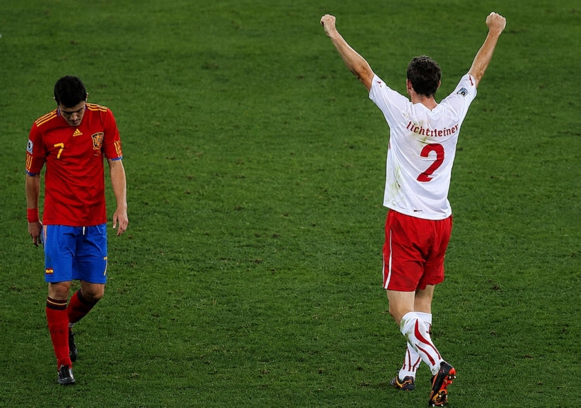 Tây Ban Nha vực dậy và vô địch World Cup 2010 sau thất bại sốc trận mở màn trước Thụy Sĩ 
