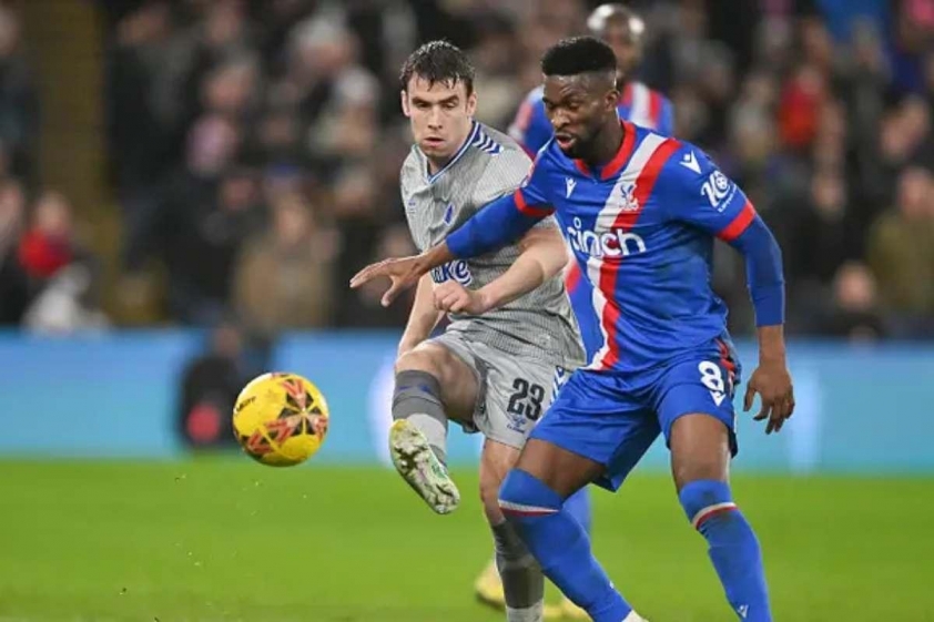 Crystal Palace vẫn chưa đảm bảo trụ hạng.