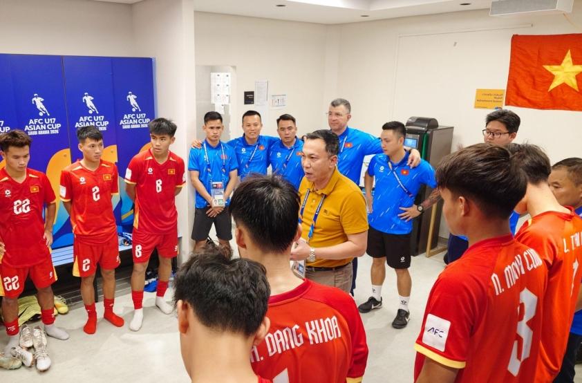 Chủ tịch VFF và HLV Roland nói điều đặc biệt với U17 Việt Nam sau thất bại trước Hàn Quốc 832591