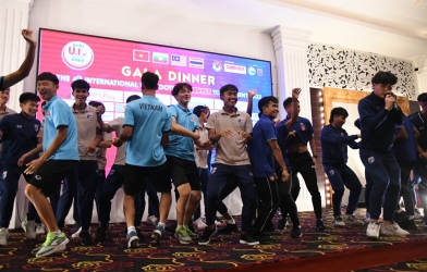 U19 Việt Nam giao lưu văn nghệ cùng Thái Lan trước thềm đại chiến