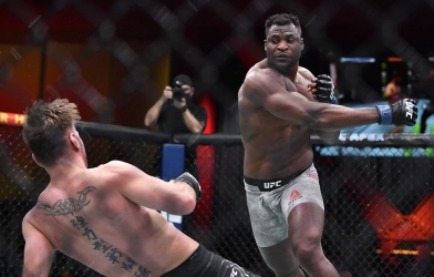 VIDEO: 'Thú săn mồi' ra đòn như đạn bắn, đoạt đai vô địch hạng nặng UFC