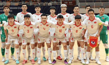 Video: ĐT futsal Việt Nam thắng đậm 7-2, đặt một chân tới VCK futsal châu Á