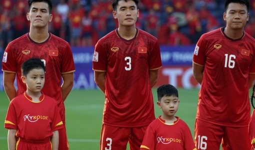 Tin nóng bóng đá chiều 26/6: Hành trình đặc biệt của trung vệ Việt Nam từng dự World Cup