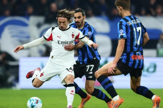 Chia điểm trước Atalanta, AC Milan lỡ cơ hội cướp ngôi đầu Serie A