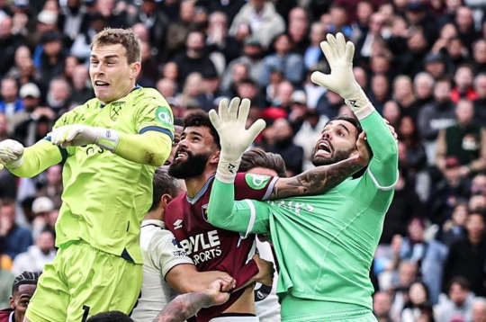West Ham tính gửi khiếu nại lên Premier League vì bàn thua trước Arsenal