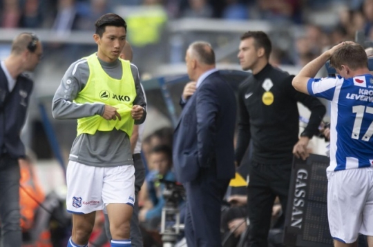 HLV SC Heerenveen bảo vệ Văn Hậu trước kẻ 'nói xấu'