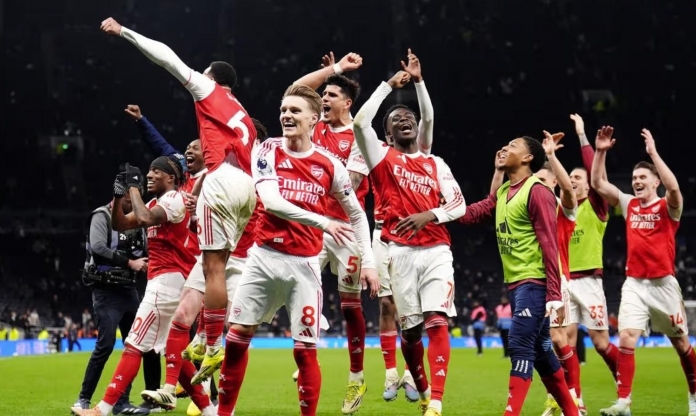 Arsenal chính thức đi vào lịch sử Ngoại hạng Anh