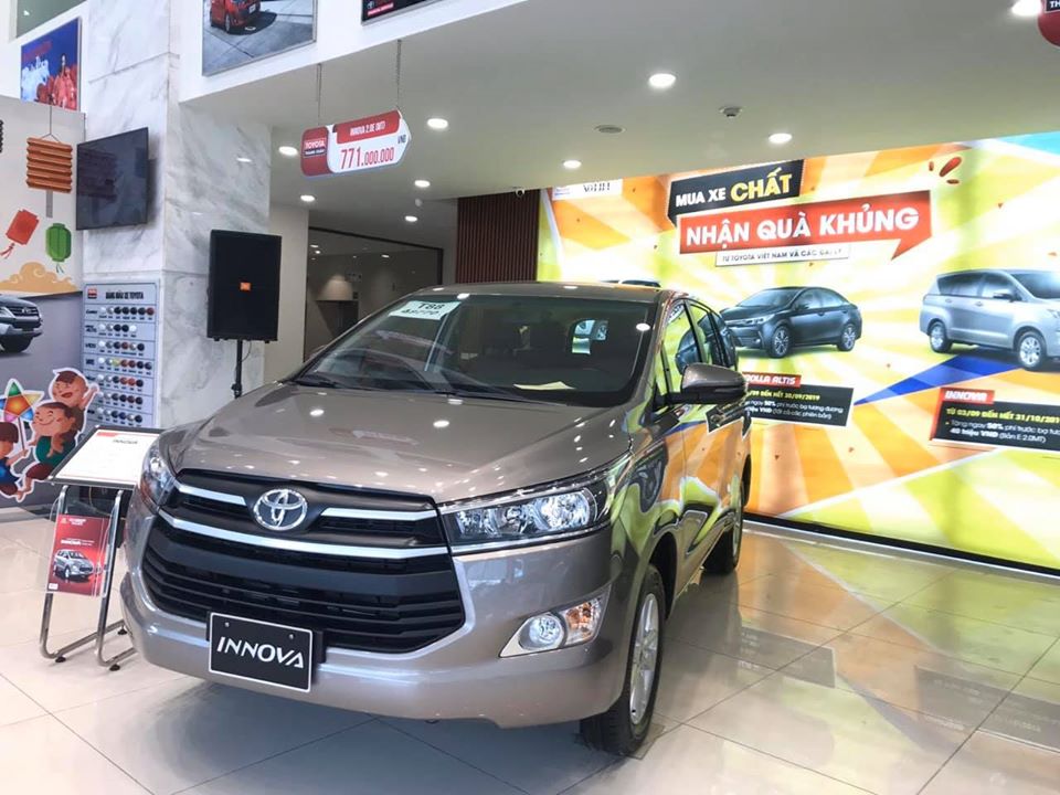 gia xe Toyota Innova